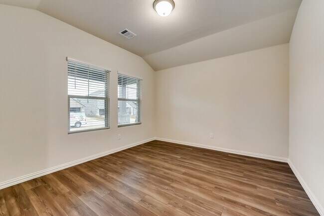 Building Photo - 208 Briarwood Ln