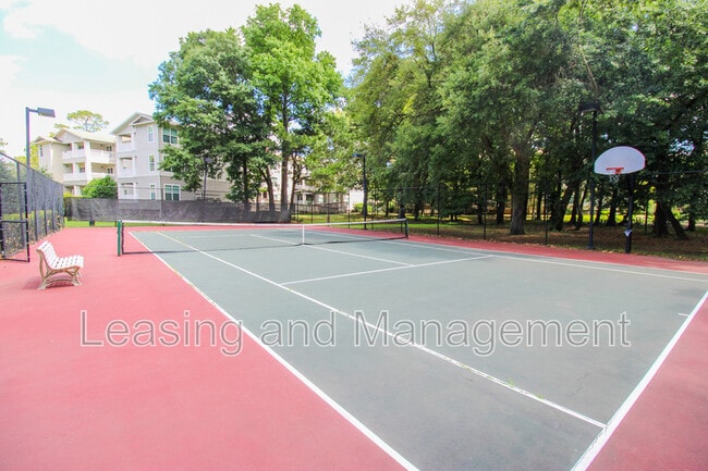 Building Photo - 700 Daniel Ellis Dr