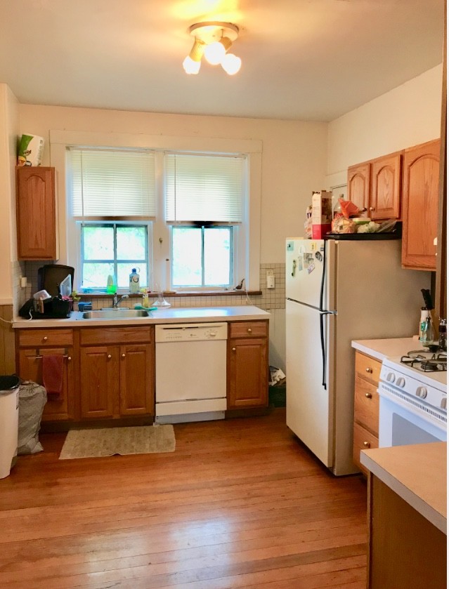 kitchen - 1677 Beacon St