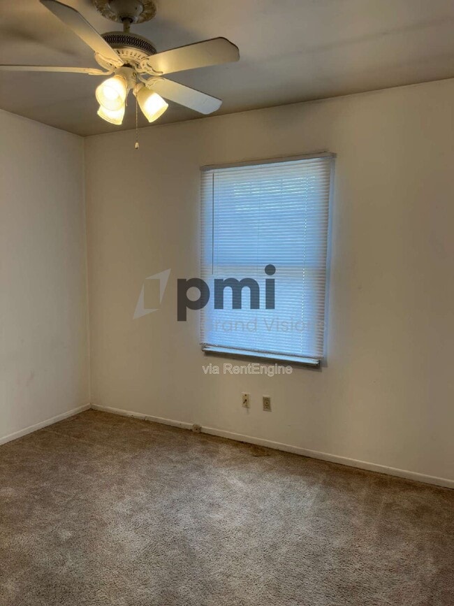 Building Photo - 1612 University Dr
