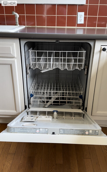 Dishwasher in great shape - 1148 Pierce Rd
