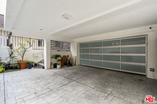 Building Photo - 1745 S Barrington Ave