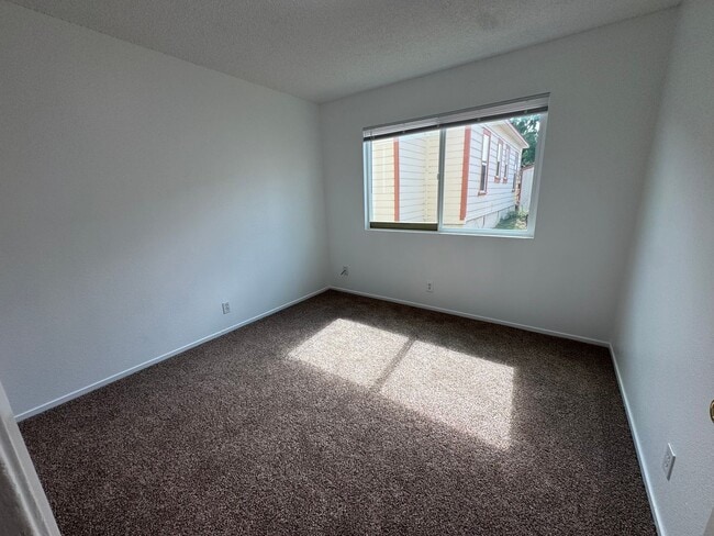 Building Photo - 118 W Boone St