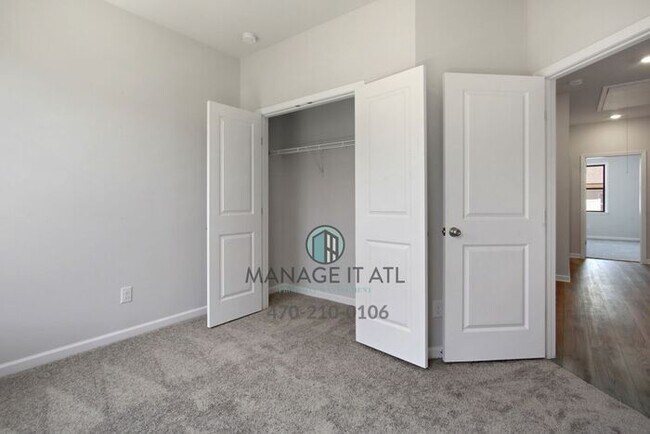 Building Photo - Modern 3-level Townhome featuring 4 bedroo...