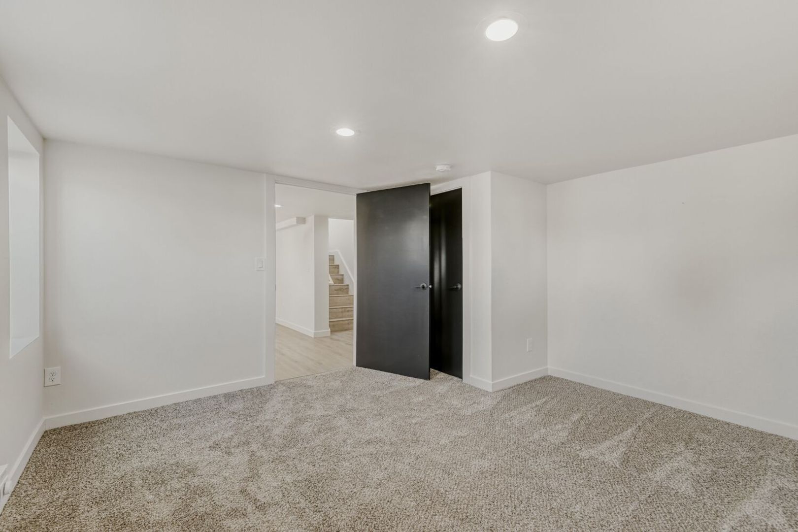 Building Photo - 946 Pratt St