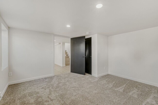 Building Photo - 946 Pratt St