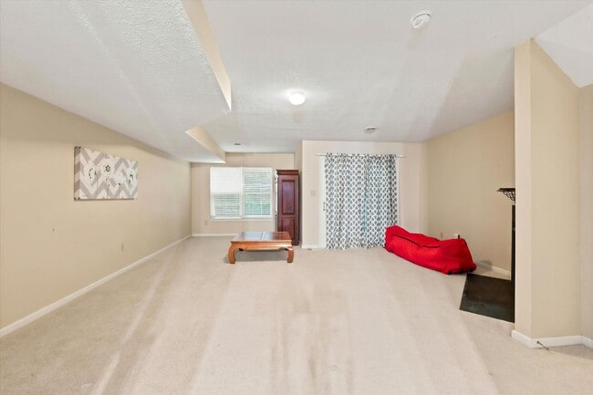 Building Photo - Town Home in Popular North Pointe