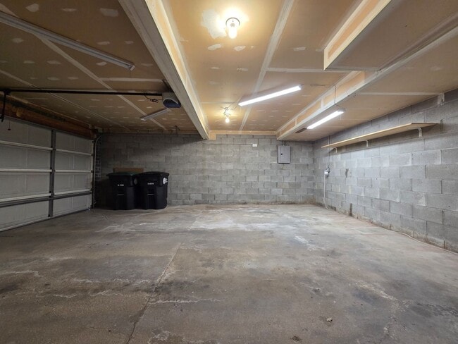 Building Photo - 7913 Bauman Ave