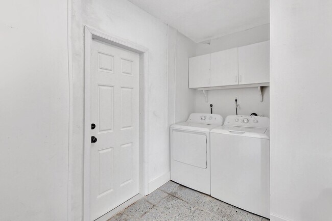 Building Photo - 4593 Appalachian St
