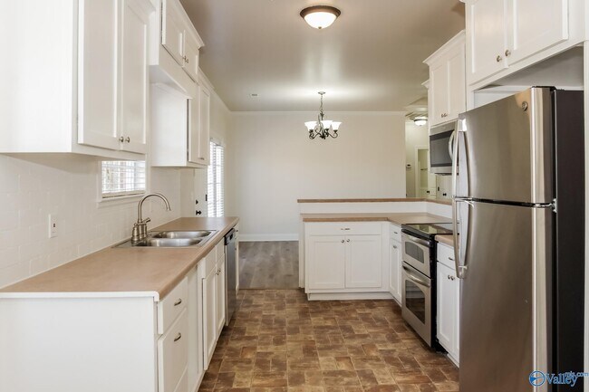 Building Photo - 115 Chapel Creek Dr