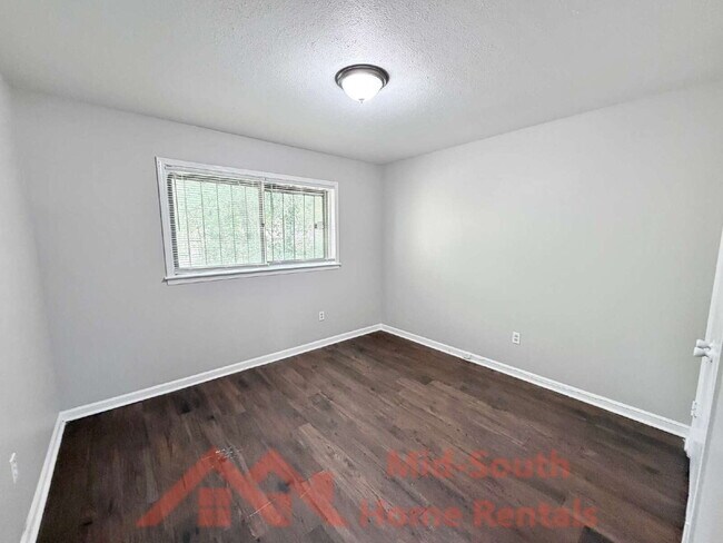 Building Photo - 452 Delta Rd