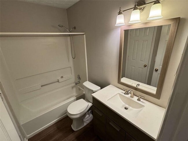 Building Photo - 3047 Regal Park Ct