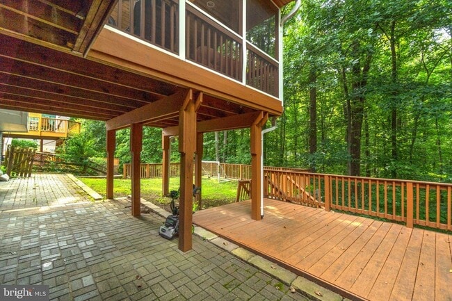 Building Photo - 6874 Caravan Ct