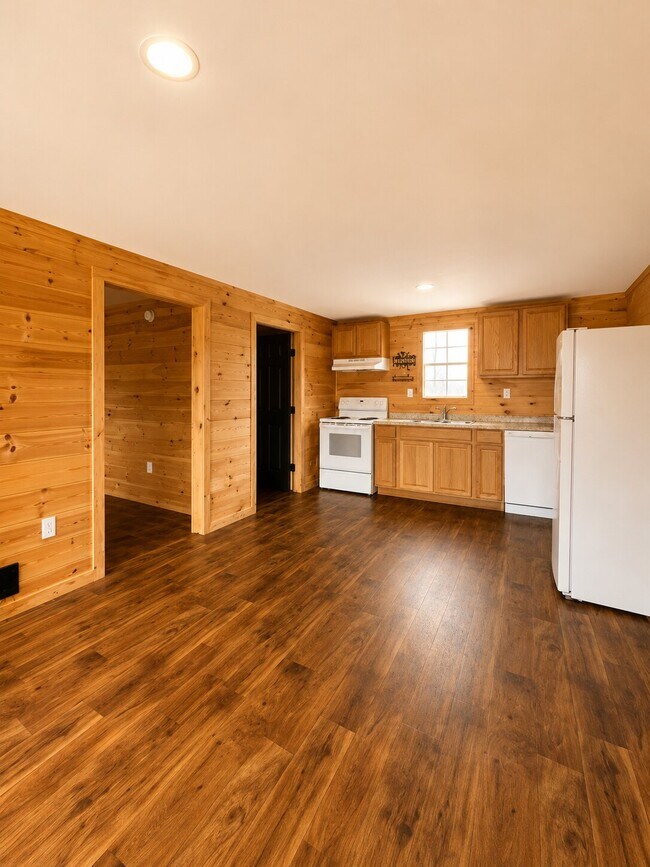 Building Photo - 153 Redbud Trl