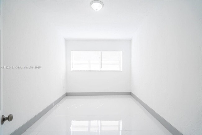 Building Photo - 1320 SW 17th Ave