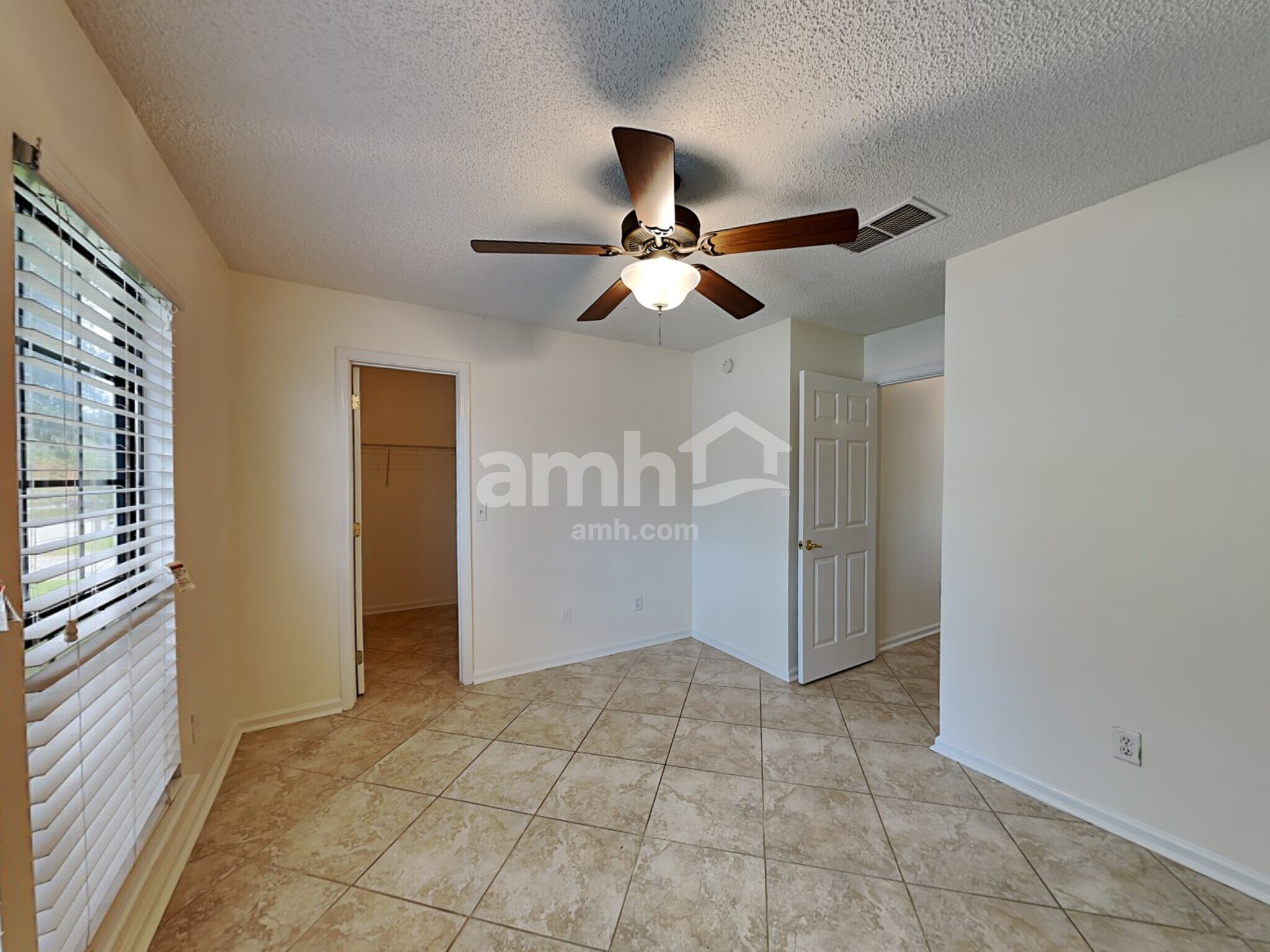 Building Photo - 9081 Prosperity Lake Dr