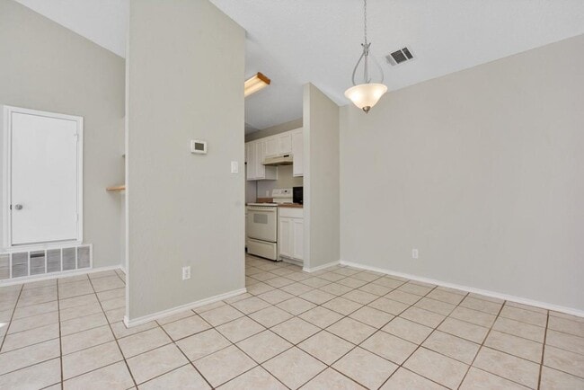 Building Photo - 9101 Japonica Ct