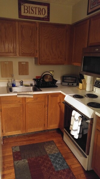 Building Photo - 2215 Lowells Glen Rd