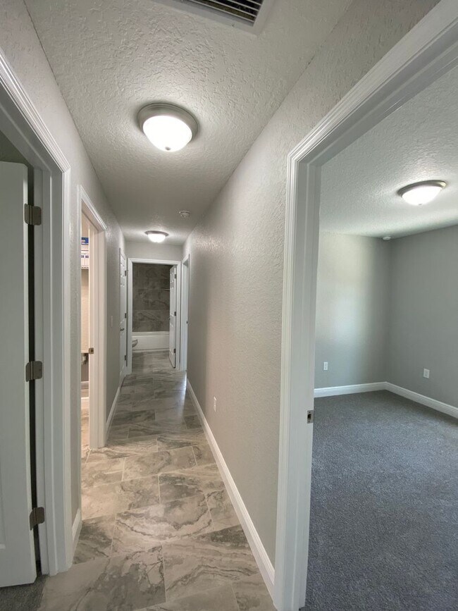 Building Photo - Desirable SW Ocala Neighborhood 4/2/2