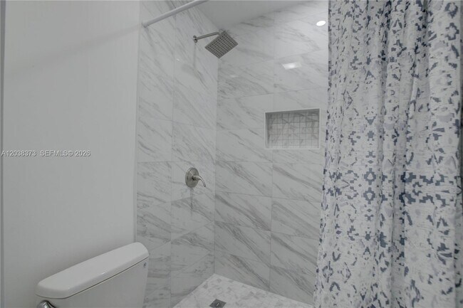 Building Photo - 616 SW 11th Ct