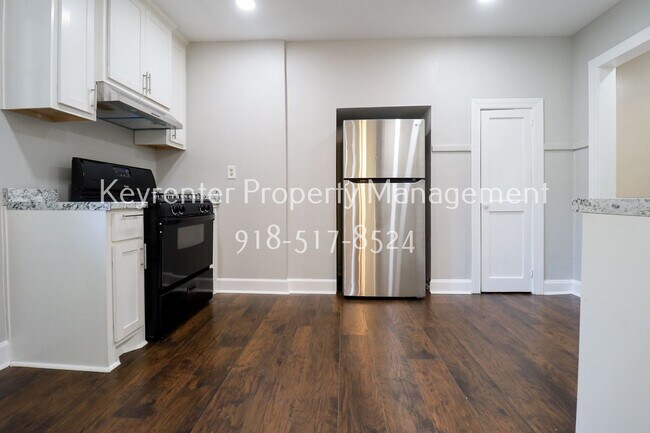 Building Photo - 345 S Zunis Ave
