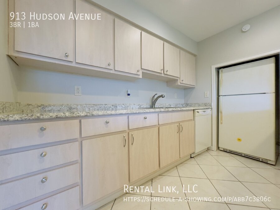 Building Photo - 913 Hudson Ave
