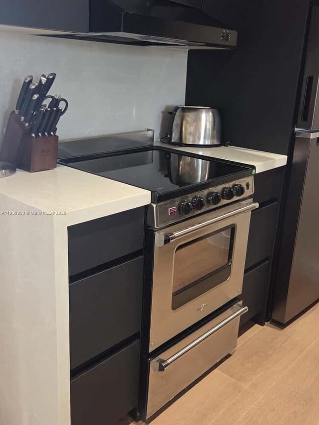 Building Photo - 10824 N Kendall Dr