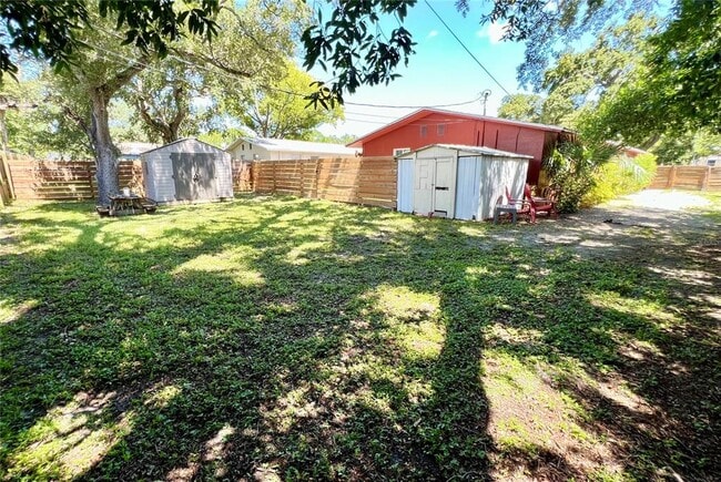 Building Photo - 559 Laura Ln