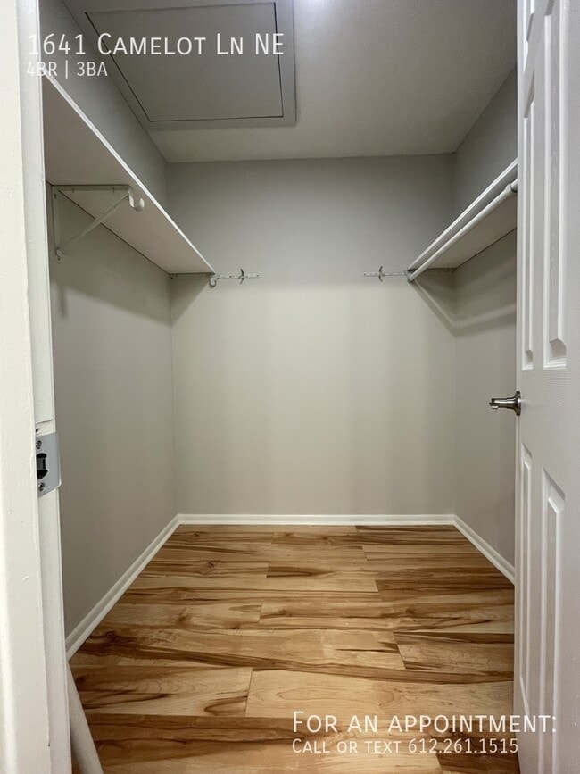 Building Photo - 1641 Camelot Ln NE