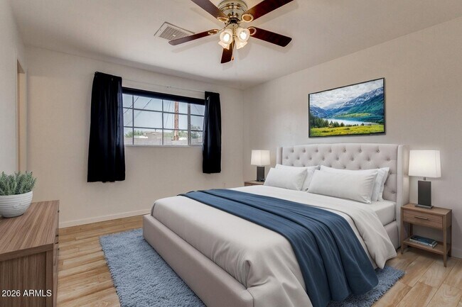 Building Photo - 1308 W 6th St