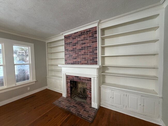 Building Photo - 123 Division Ave