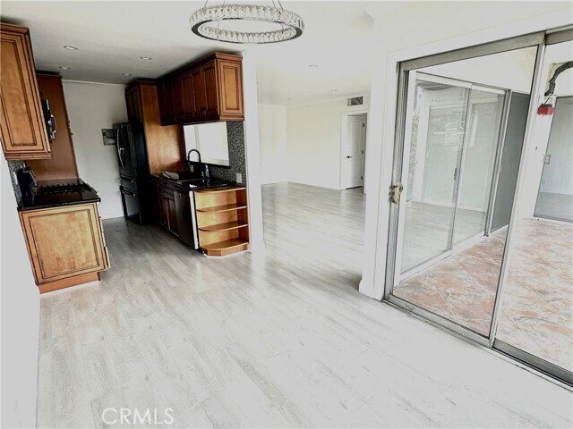 Building Photo - 423 Rexford Dr