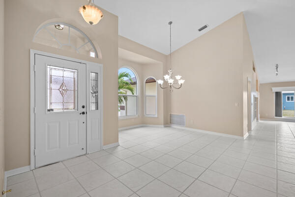 Building Photo - 5777 NW Eskimo Cir