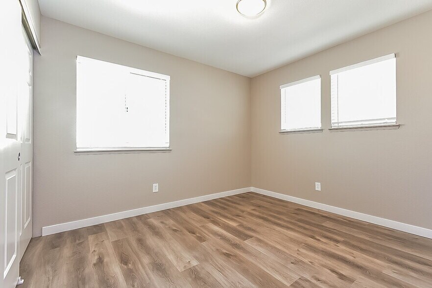 Building Photo - 7929 Dover Shores Ave