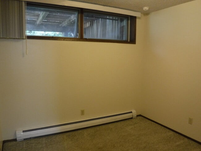 Building Photo - Duplex in the south hills