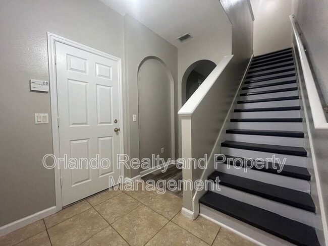 Building Photo - 16621 Cedar Crest Dr