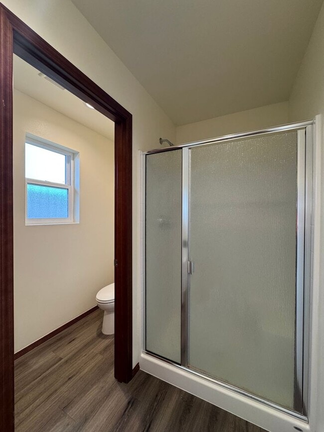 Building Photo - Spacious 5-Bedroom Home with Fenced Yard & Oversized Garage