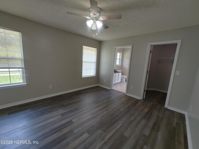 Building Photo - 7548 Cliff Cottage Dr