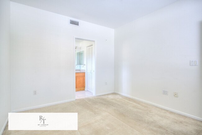 Building Photo - Luxurious Modern Condo in Alhambra