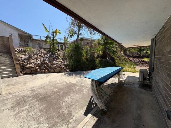 Building Photo - Prestigious Family Home In Outstanding Loc...