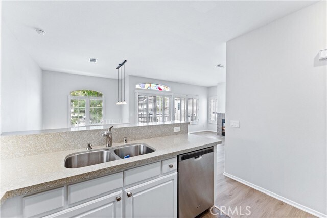 Building Photo - 23 Anana