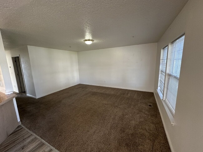 Building Photo - 122 Davis Ave