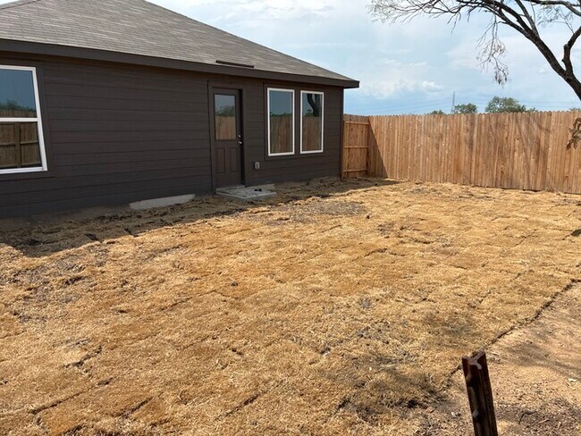 Building Photo - Charming 4 beds 2 baths in San Antonio!
