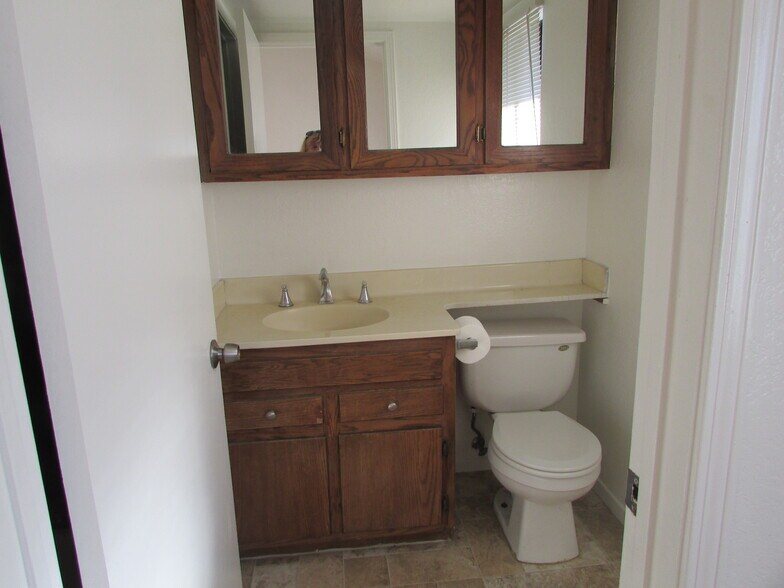 Bathroom 1 - 5271 Bishop St