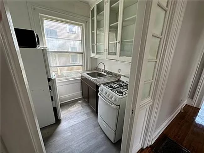 Building Photo - 525 Averill Ave