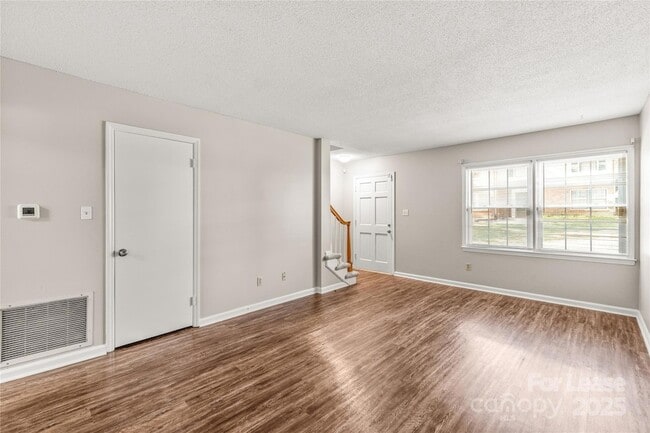 Building Photo - 4736 Old Lantern Way