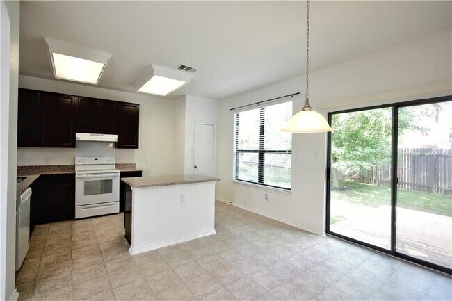 Building Photo - 2204 Old Sterling Rd