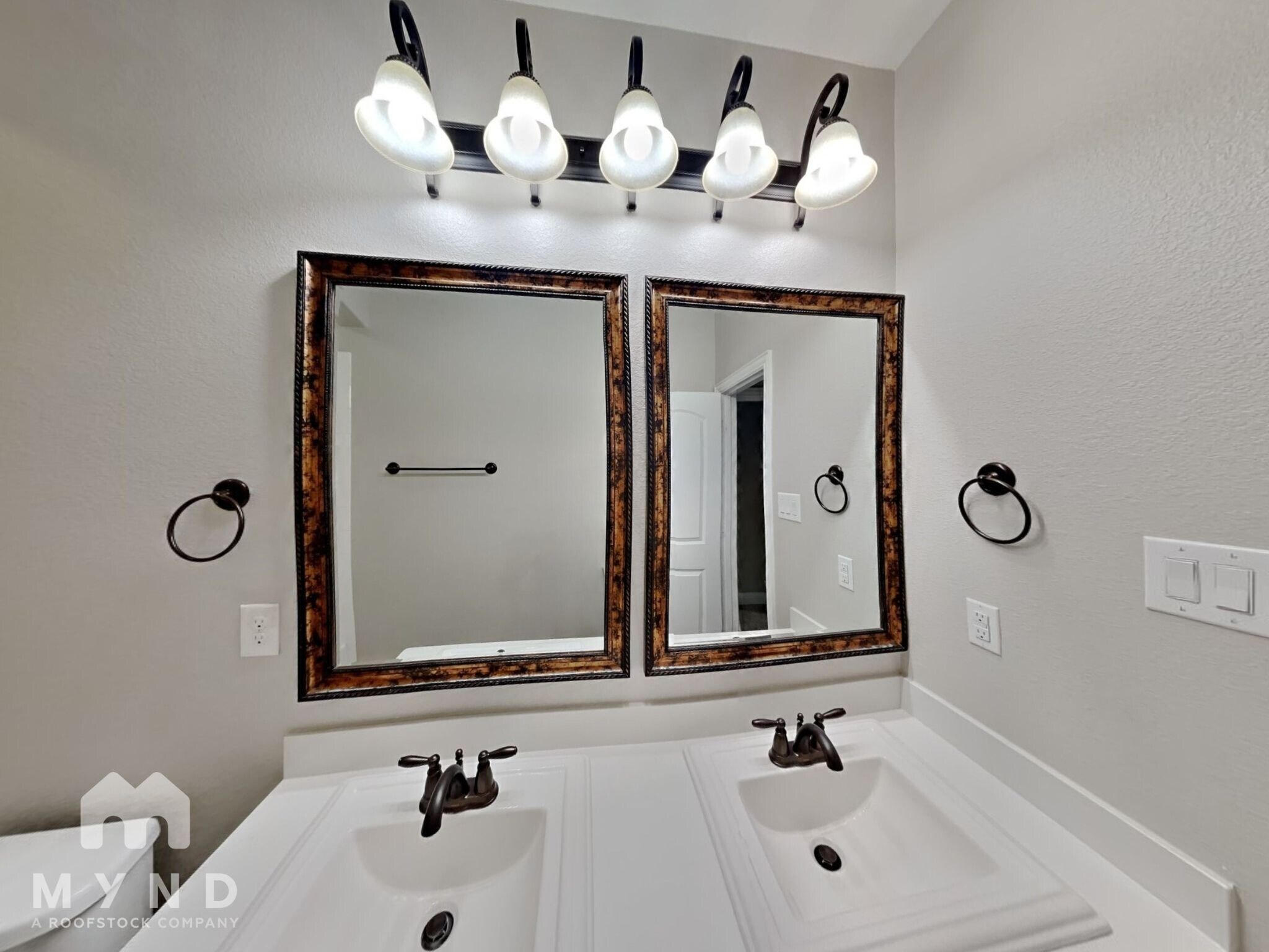 Building Photo - 405 Bentley Dr