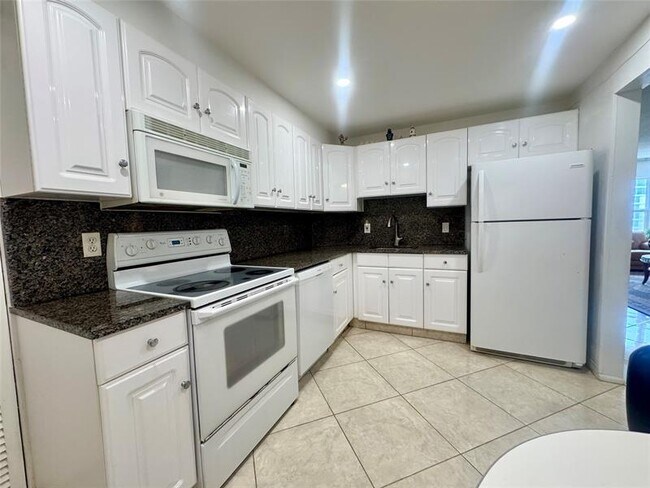 Building Photo - 405 N Ocean Blvd