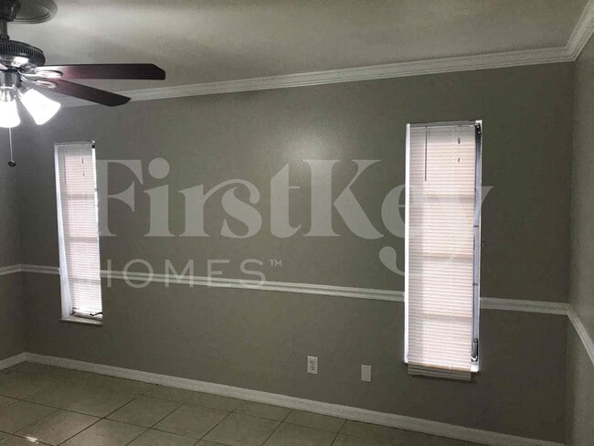 Building Photo - 241 SW 32nd Terrace